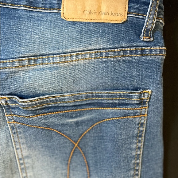 Calvin Klein Jeans Slim Fit in Faded Blue - Picture 9 of 9